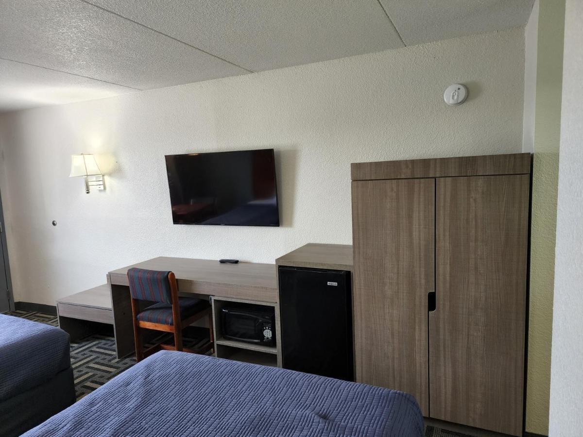 Relax Inn Hendersonville Bagian luar foto