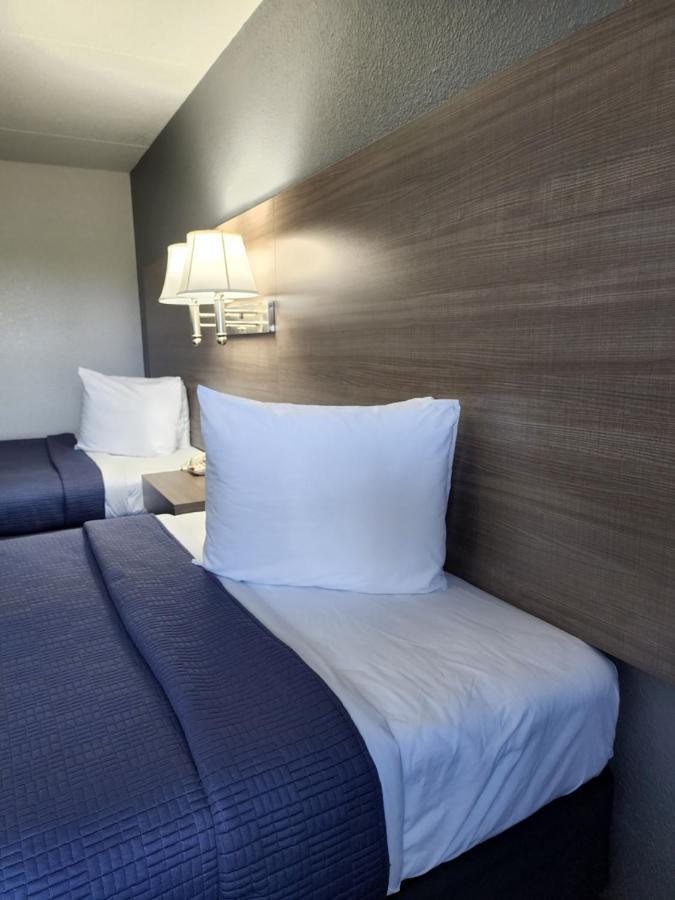 Relax Inn Hendersonville Bagian luar foto