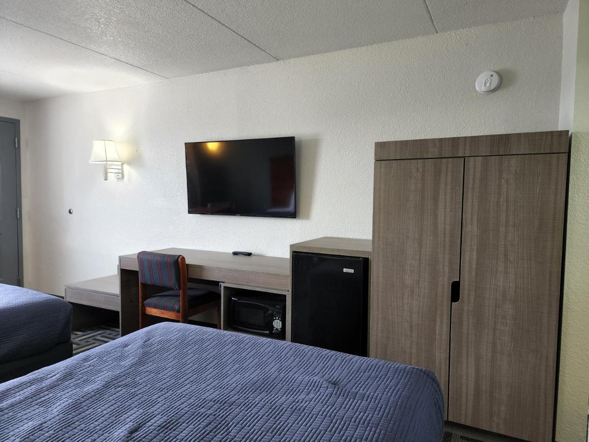 Relax Inn Hendersonville Bagian luar foto