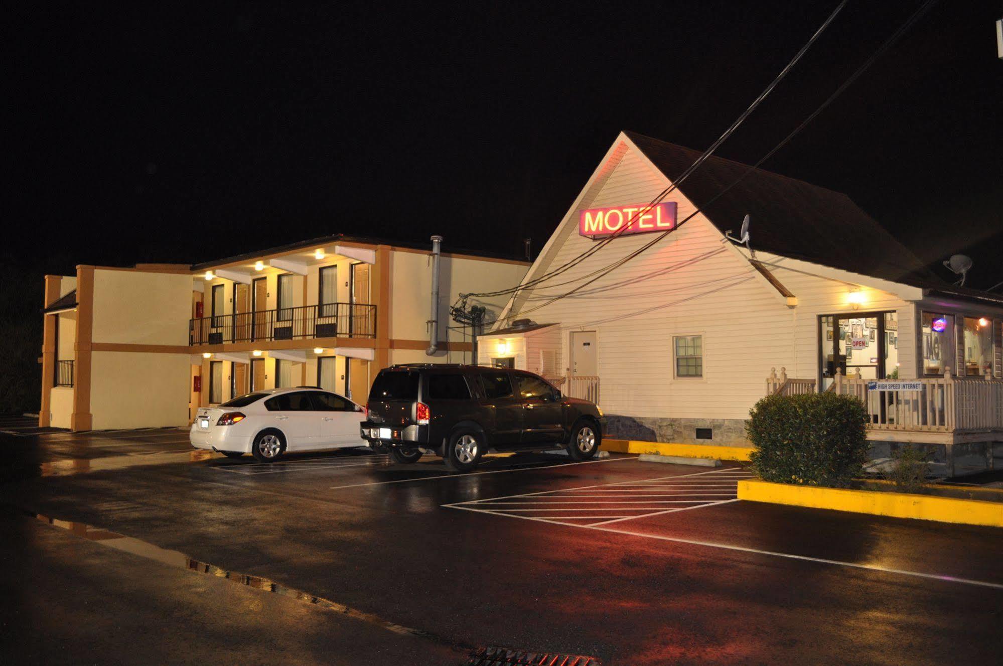 Relax Inn Hendersonville Bagian luar foto