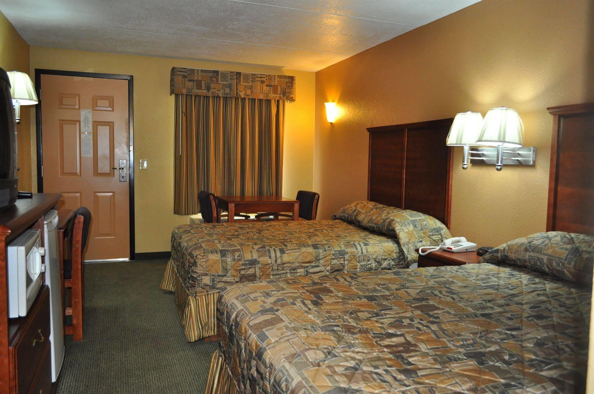 Relax Inn Hendersonville Bagian luar foto
