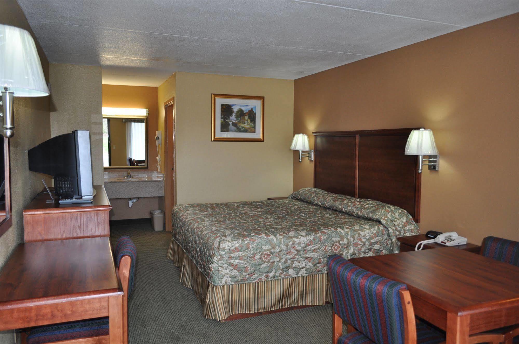 Relax Inn Hendersonville Bagian luar foto